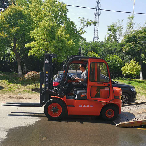 江陰龍工江陰內(nèi)燃叉車(chē)公司誠(chéng)信服務(wù)